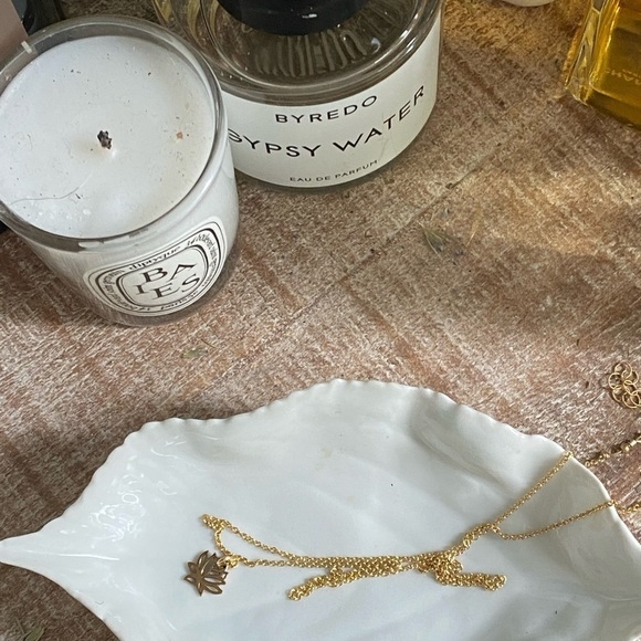 Athena Designs gold plated dainty lotus flower necklace - Picture 5 of 11